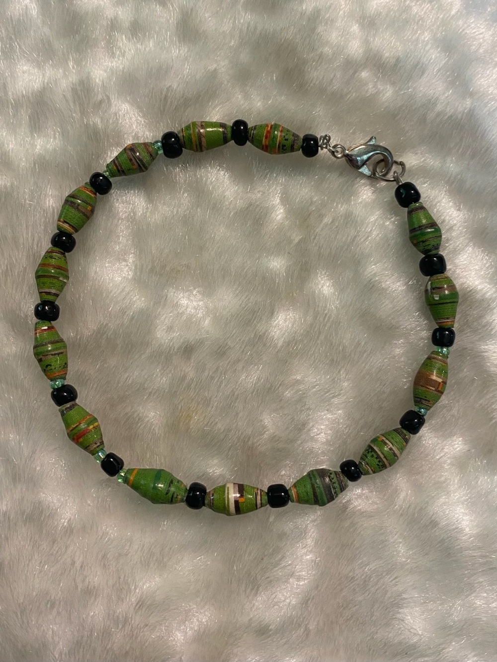 🍀VTG Handcrafted Green Paper Bead Bracelet with Black Accents